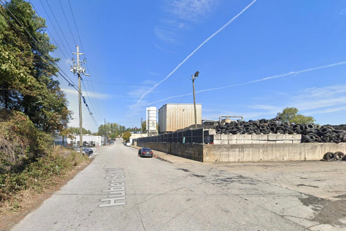 Developer Wood Partners is behind the plan for Alta West Midtown, a roughly $75 million project that would turn 1593 Huber Street NW into new housing, with about 15% of units reserved at below-market rents. The Development Authority of Fulton County (DAFC) signed off on preliminary inducement for the project at its June 23 meeting, putting the proposal one step closer to reality.