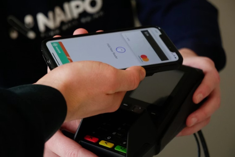 Ghost Tapping Grifters Hit Houston With Sneaky Tap-To-Pay Scam