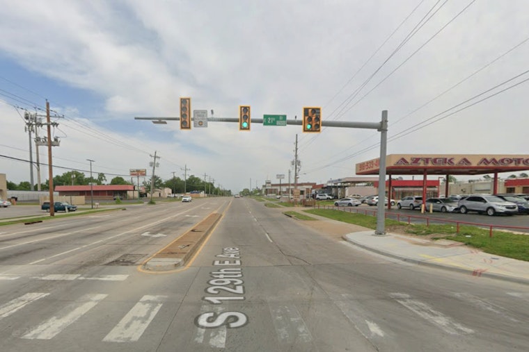 Tulsa Bystanders Yank Alleged Purse Snatcher From Driver’s Seat at QuikTrip