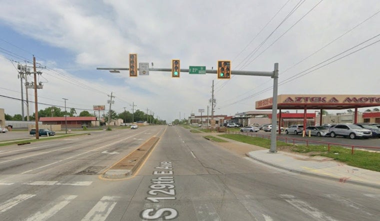 Tulsa Bystanders Yank Alleged Purse Snatcher From Driver’s Seat at QuikTrip