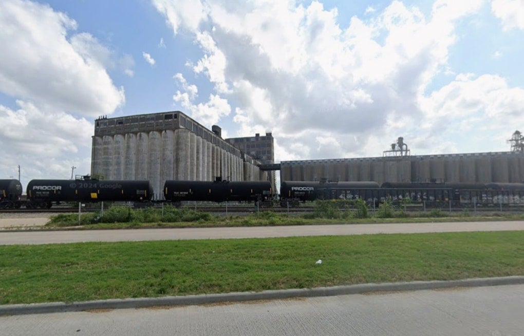 Grain Train Jumps Tracks Inside Port Of Houston Rail Yard