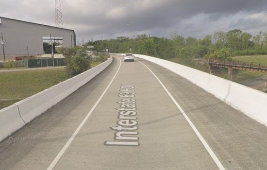Hazmat Big Rig Wreck Paralyzes IH-69 Eastex Near Kelley Street