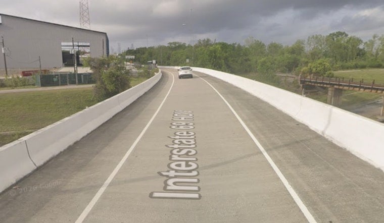 Hazmat Big Rig Wreck Paralyzes IH-69 Eastex Near Kelley Street