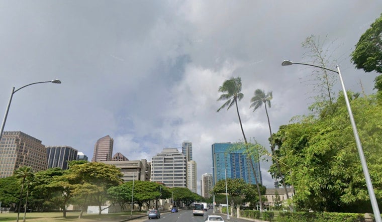 Honolulu Gets Wind Whipped As Trade Showers Crash The Workweek