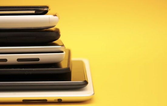 Hoosier Schools Rush To Silence Student Phones Before Bell-To-Bell Ban Hits