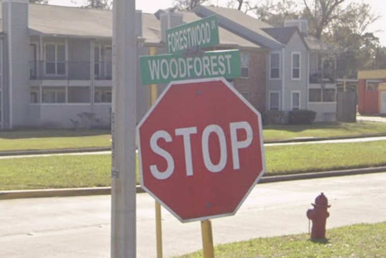Houston Driver Dies After SUV Blows Stop Sign Outside East Harris Apartments