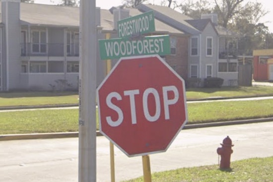 Houston Driver Dies After SUV Blows Stop Sign Outside East Harris Apartments