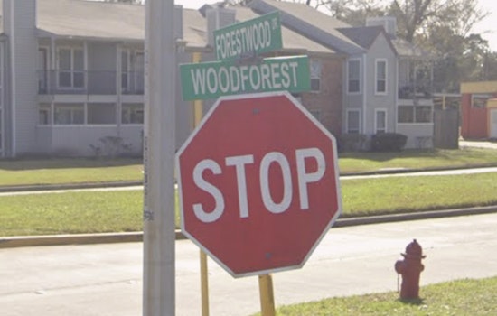 Houston Driver Dies After SUV Blows Stop Sign Outside East Harris Apartments