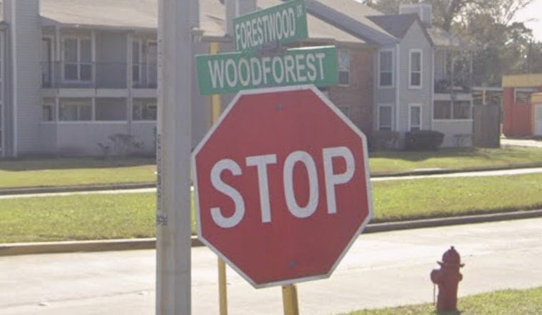 Houston Driver Dies After SUV Blows Stop Sign Outside East Harris Apartments
