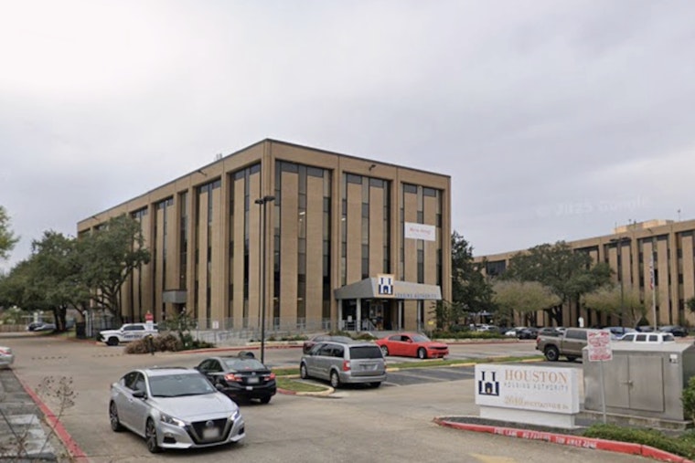 Houston Renters Scramble As Public Housing Waitlists Briefly Reopen