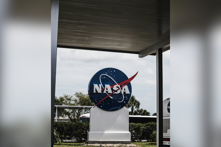 Houston's 'Farmer' Astronaut Edges Closer to Moonwalk Shot