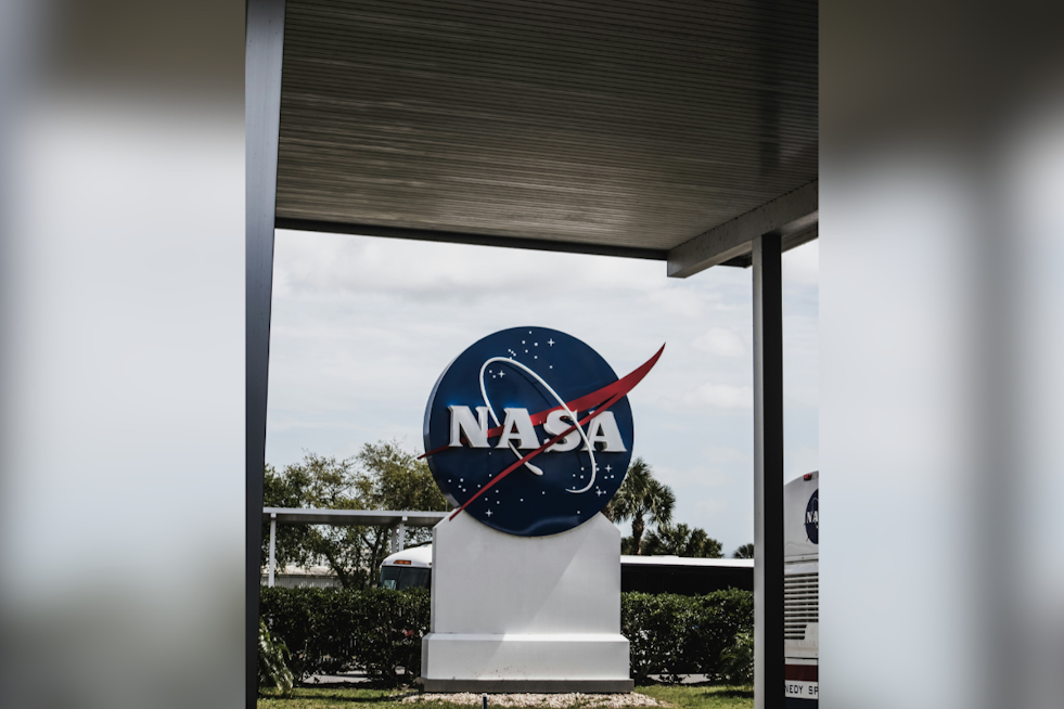 Houston's 'Farmer' Astronaut Edges Closer to Moonwalk Shot