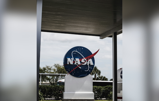 Houston's 'Farmer' Astronaut Edges Closer to Moonwalk Shot