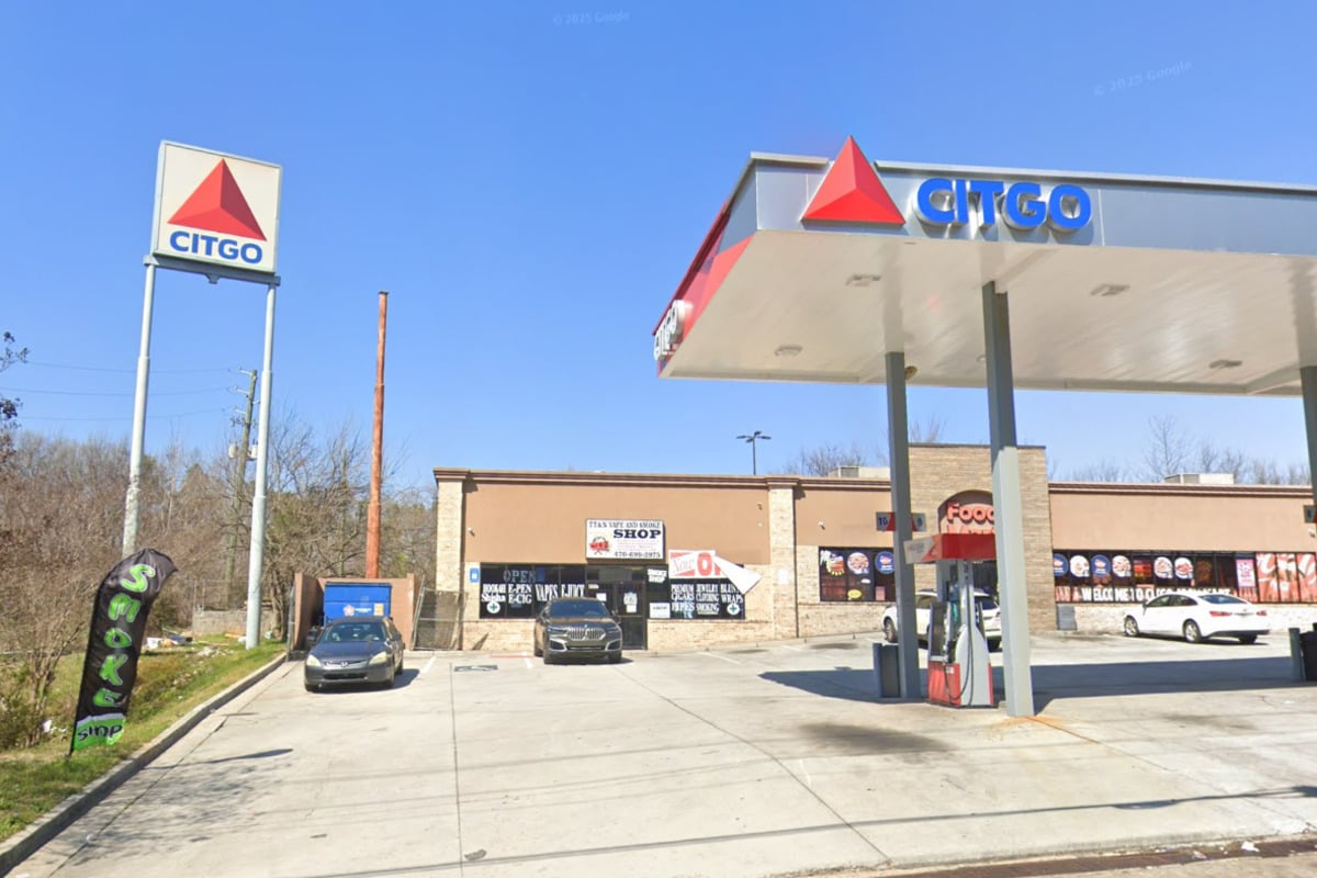 Hunt On In Southwest Atlanta After Elderly Man Stabbed At Gas Station