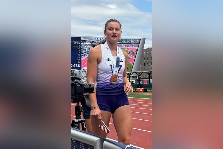 Husky High-Fliers Moll Twins Turn NCAA Pole Vault Into a Family Air Show