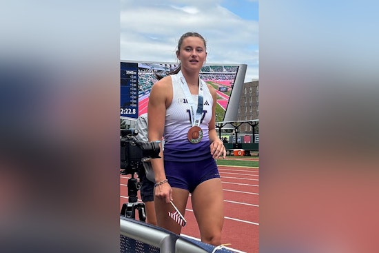 Husky High-Fliers Moll Twins Turn NCAA Pole Vault Into a Family Air Show