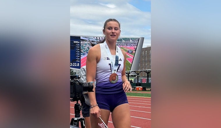 Husky High-Fliers Moll Twins Turn NCAA Pole Vault Into a Family Air Show