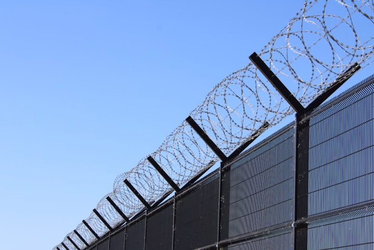 ICE Pulls Plug on 30-Day Death Reports, Advocates Cry Cover-Up
