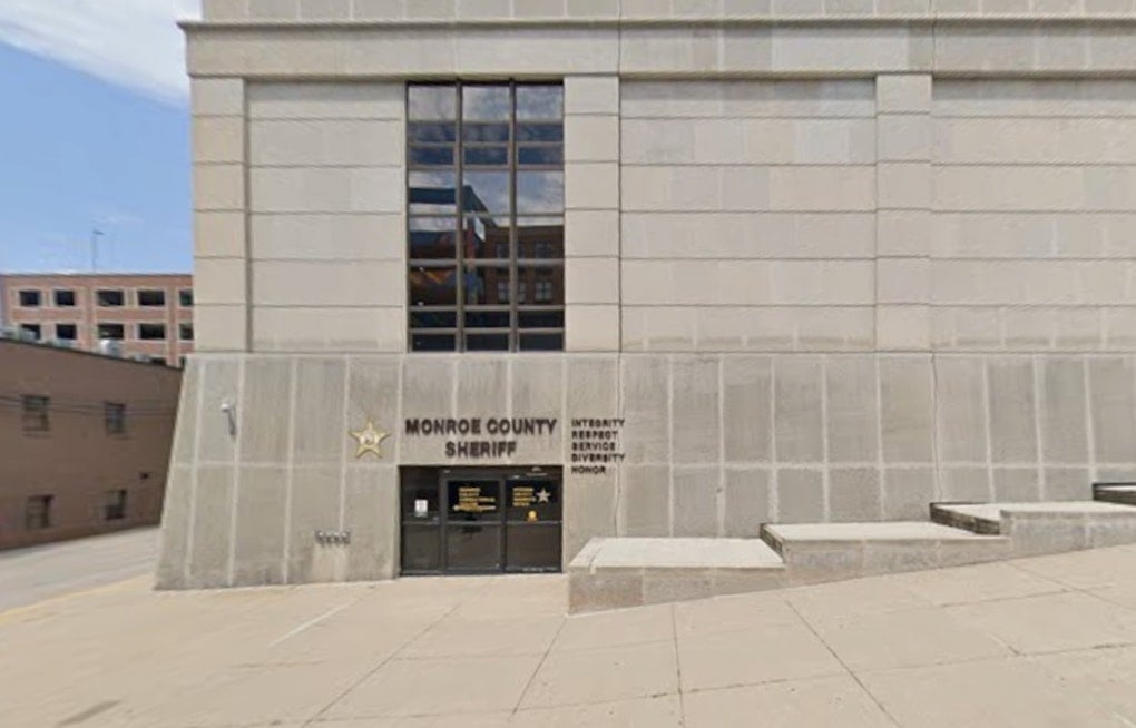 Indy Teacher Busted Over Sexual Snapchat Messages With Girl, Police Say