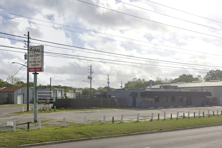 Jacksonville Cops Swarm Tipsy Bar in After-Hours Booze Bust