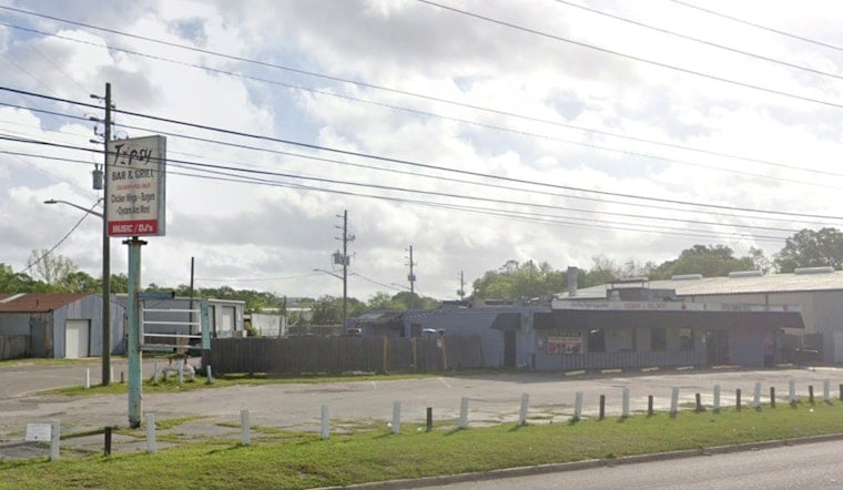 Jacksonville Cops Swarm Tipsy Bar in After-Hours Booze Bust