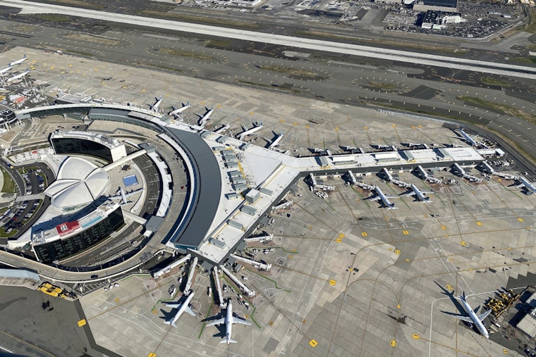 JFK Jet Rolls In on Two Busted Front Tires, Everyone Walks Away