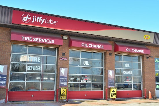 Jiffy Lube Oil Swaps Leave Chicago Engines Shot, Drivers Eating Four-Figure Bills