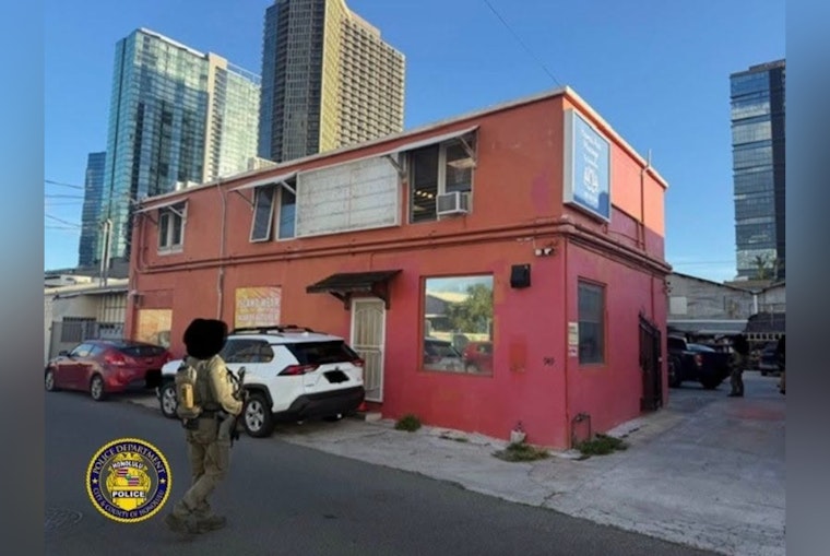 Kakaʻako Game Room Cleaned Out As Cops Cart Off 19 Machines