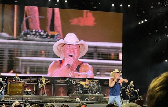 Kenny Chesney Turns Vegas Strip Into Free No Shoes Nation Playground