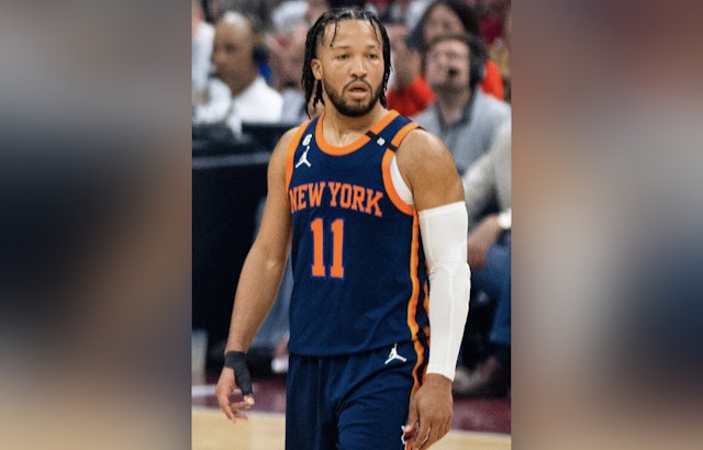 Knicks Fans Gasp As Jalen Brunson Limps Off, Then Returns In Finals Game 1