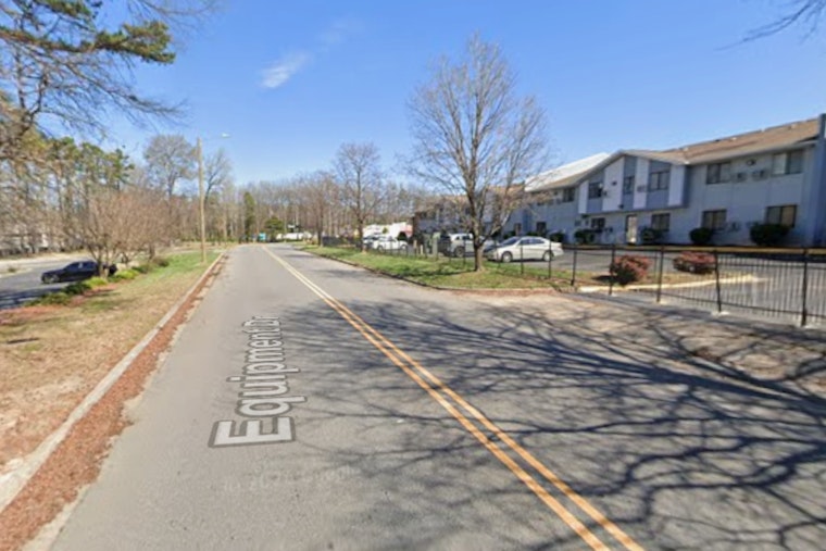 Knife Attack Outside Charlotte Eatery Leaves Pregnant Woman Hurt, Man Seriously Wounded