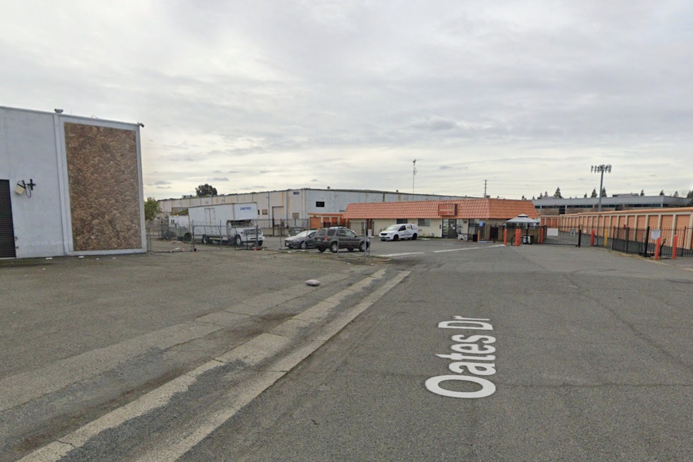 La Riviera Warehouse Erupts In Roaring Inferno Near Bradshaw Road