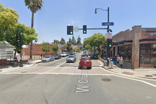 LA Smashburger Darling The Win~Dow Plots Old Towne Orange Invasion