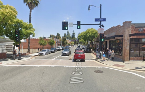 LA Smashburger Darling The Win~Dow Plots Old Towne Orange Invasion