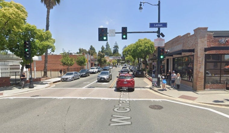LA Smashburger Darling The Win~Dow Plots Old Towne Orange Invasion