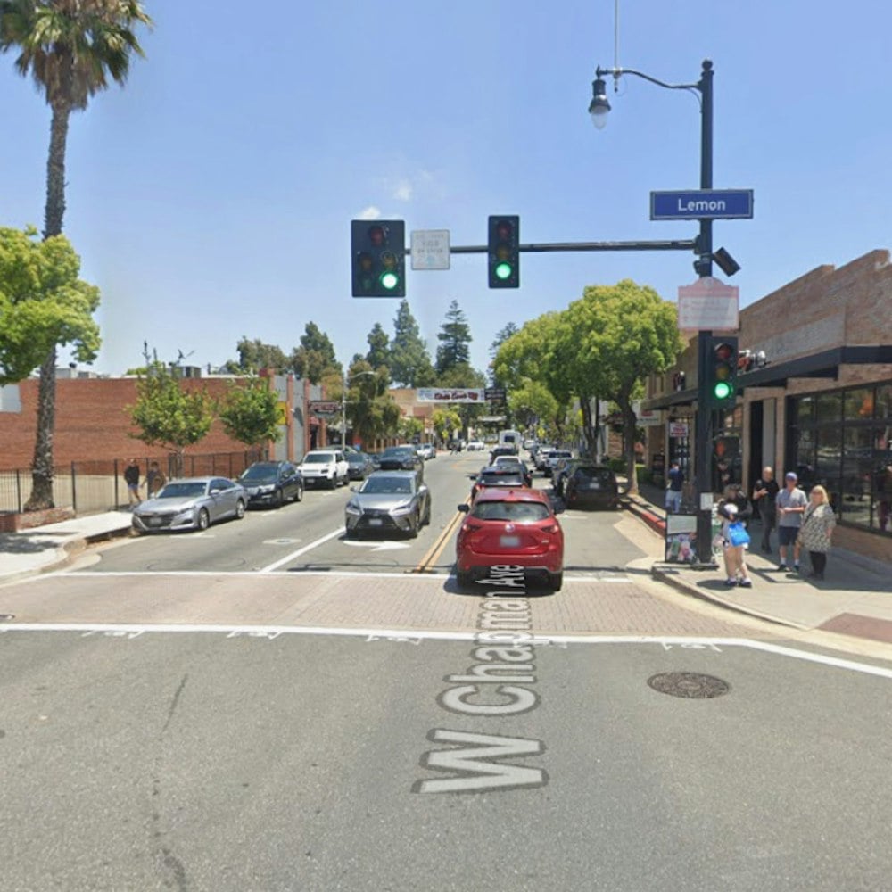 LA Smashburger Darling The Win~Dow Plots Old Towne Orange Invasion