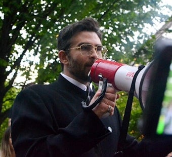 Last-Minute Venue Chaos Shoves Hasan Piker Rally Onto Colorado Capitol Steps