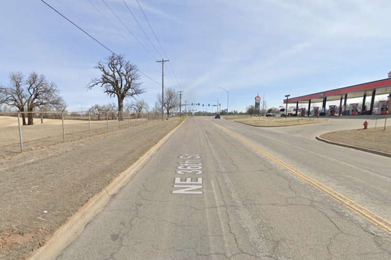 Late-Night I-35 Crash by Lincoln Park Golf Course Kills One Pedestrian, Injures Another