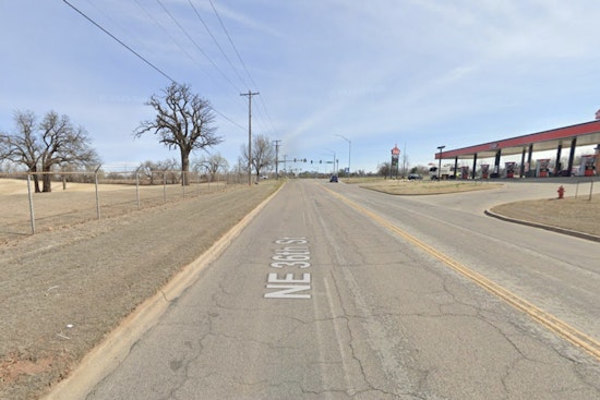 Late-Night I-35 Crash by Lincoln Park Golf Course Kills One Pedestrian, Injures Another