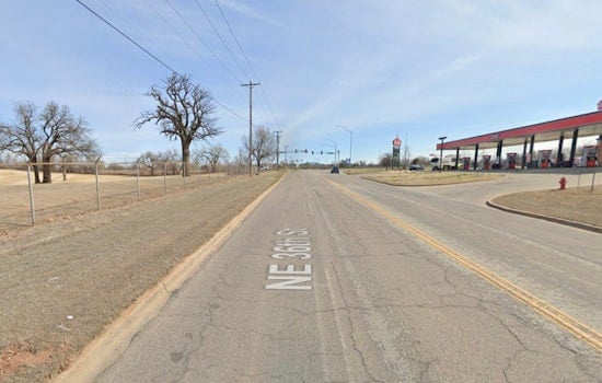 Late-Night I-35 Crash by Lincoln Park Golf Course Kills One Pedestrian, Injures Another