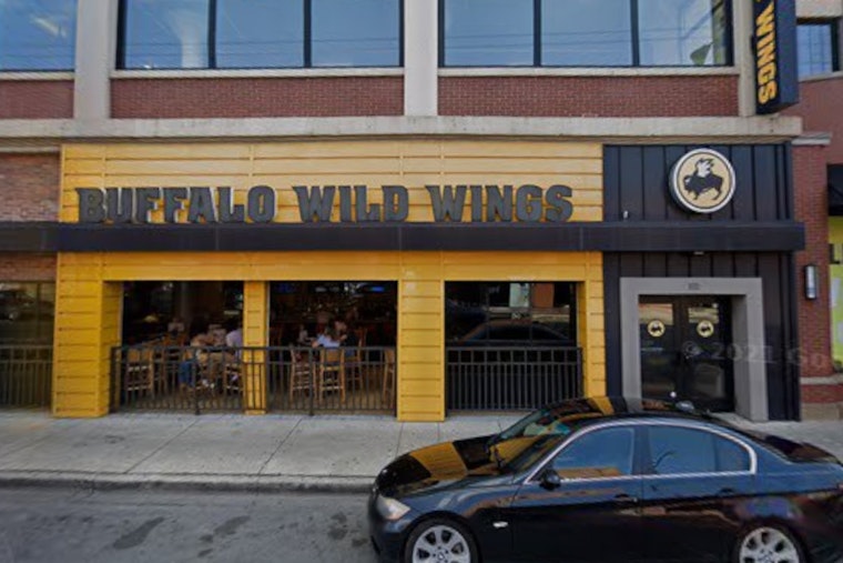 Lincoln Park Buffalo Wild Wings Trades Barstools For Takeout Lockers Up Clybourn