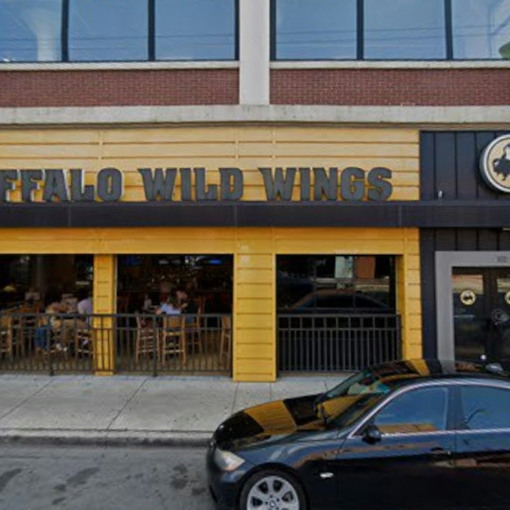 Lincoln Park Buffalo Wild Wings Trades Barstools For Takeout Lockers Up Clybourn