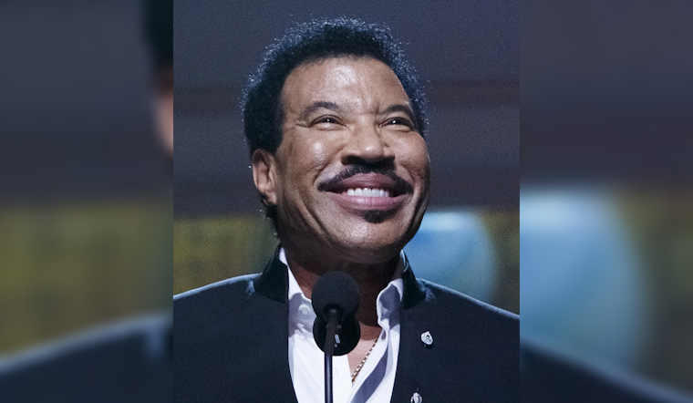 Lionel Richie Stuns St. Paul Crowd, Walks Off Mid-Song After Health Scare