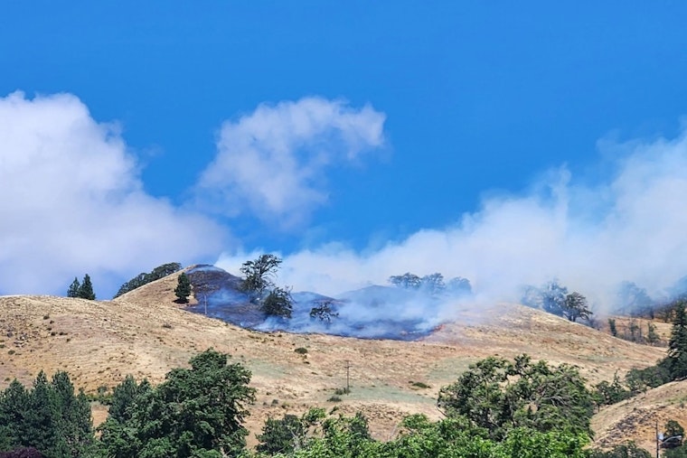Lyle Hill Wildfire Explodes Above Gorge, Neighbors Told to Run