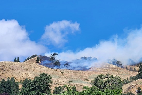 Lyle Hill Wildfire Explodes Above Gorge, Neighbors Told to Run