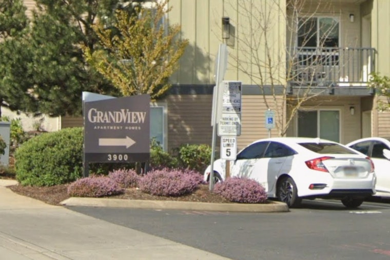 Late-Night Stabbing Turns Kent's Grandview Apartments Into Crime Scene