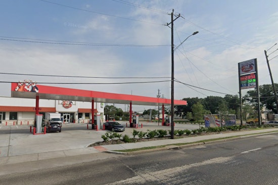 Southwest Freeway Gas Station Erupts in 1 a.m. Shootout, Man Shot in Foot