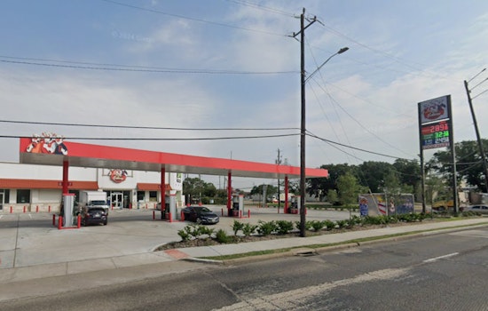 Southwest Freeway Gas Station Erupts in 1 a.m. Shootout, Man Shot in Foot