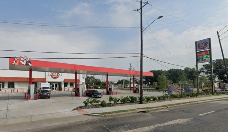 Southwest Freeway Gas Station Erupts in 1 a.m. Shootout, Man Shot in Foot