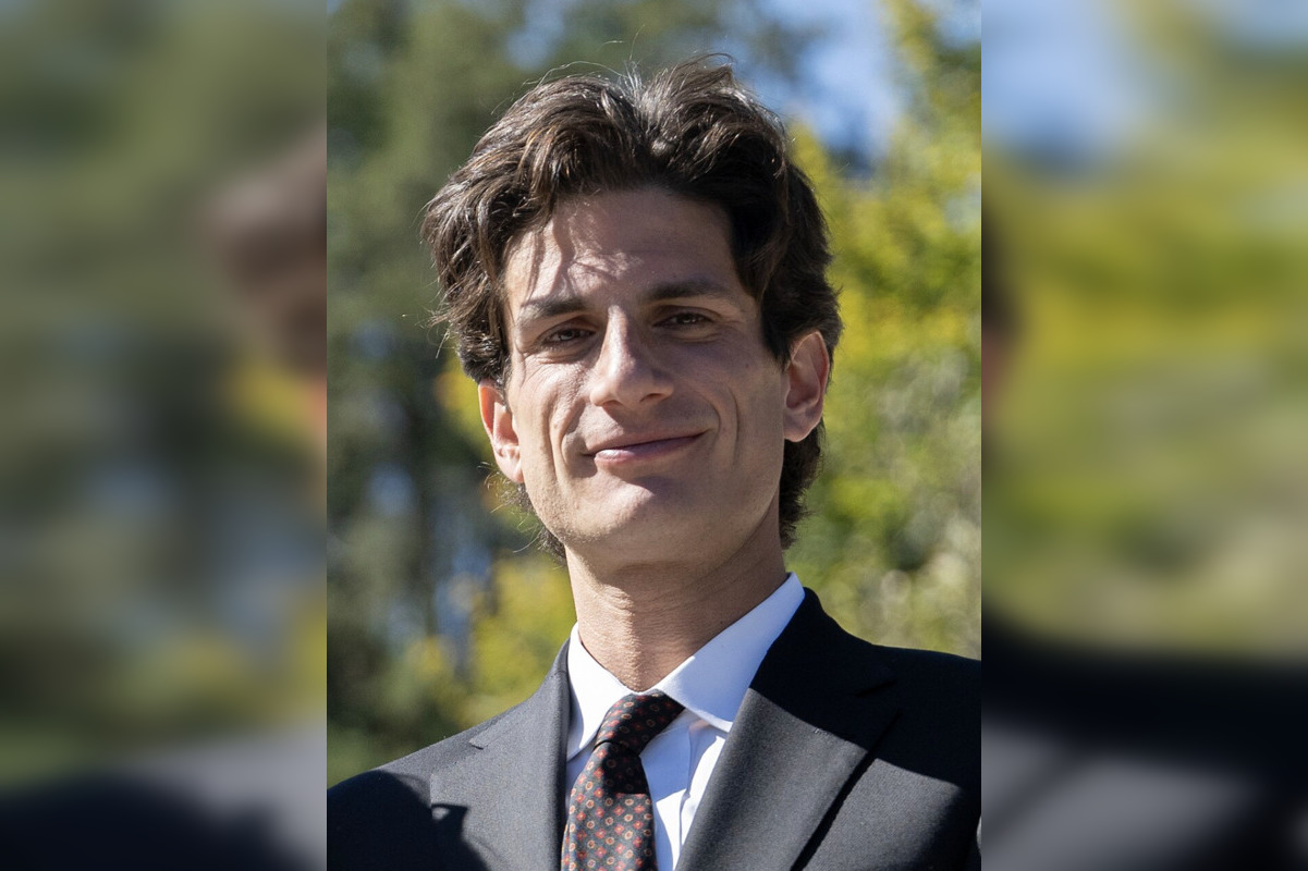 hoodline.com - Quinn Mercer - Manhattan Real Estate Bigwig Quits After Getting Caught Trashing Schlossberg Signs